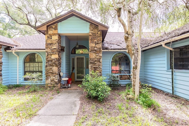 4933 Round Lake Rd, Apopka, FL 32712 - view of front facade featuring a shingled roof