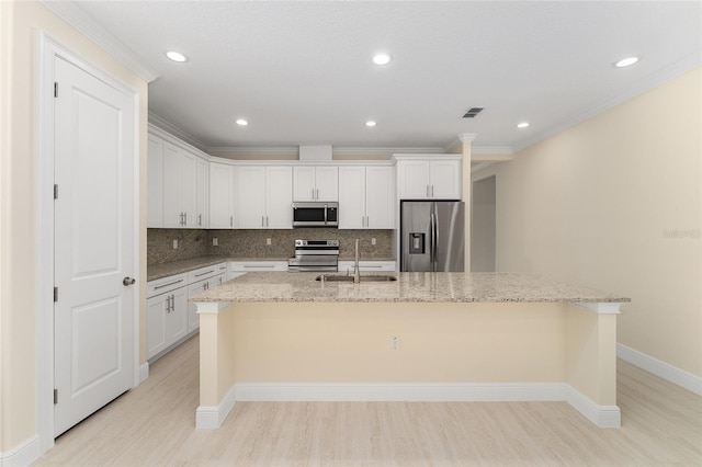 16357 SE 88th Ct, Summerfield, FL 34491 - kitchen with appliances with stainless steel finishes, a sink, a center island with sink, light wood-style floors, and recessed lighting