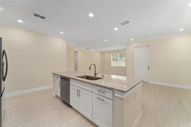 16357 SE 88th Ct, Summerfield, FL 34491 - kitchen with stainless steel appliances, a sink, a kitchen island with sink, light wood-type flooring, and ornamental molding