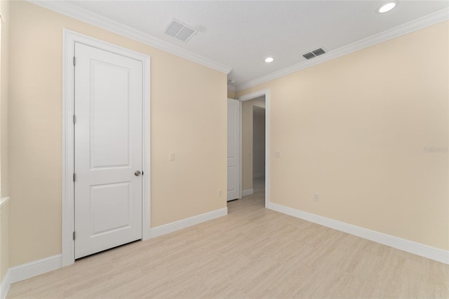 16357 SE 88th Ct, Summerfield, FL 34491 - unfurnished room featuring light wood-type flooring, recessed lighting, baseboards, and crown molding