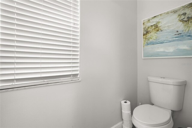 6426 Montclair Bluff Ln, Windermere, FL 34786 - bathroom featuring toilet