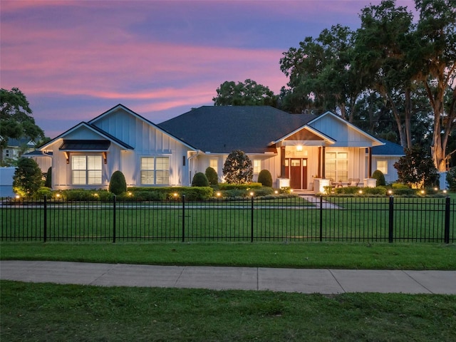 340 Lakeview Rd, Winter Garden, FL 34787 - ranch-style house featuring board and batten siding and a fenced front yard
