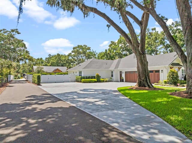 340 Lakeview Rd, Winter Garden, FL 34787 - view of front of house with driveway, an attached garage, and a gate