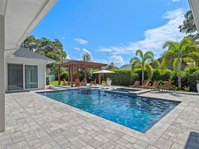 340 Lakeview Rd, Winter Garden, FL 34787 - view of swimming pool with a patio area and a pool with connected hot tub