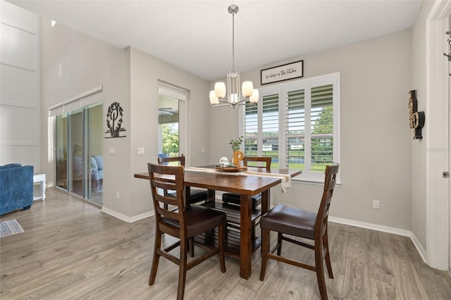 1113 Fieldstone Cir, Oviedo, FL 32765 - dining room featuring light wood-style flooring and a chandelier
