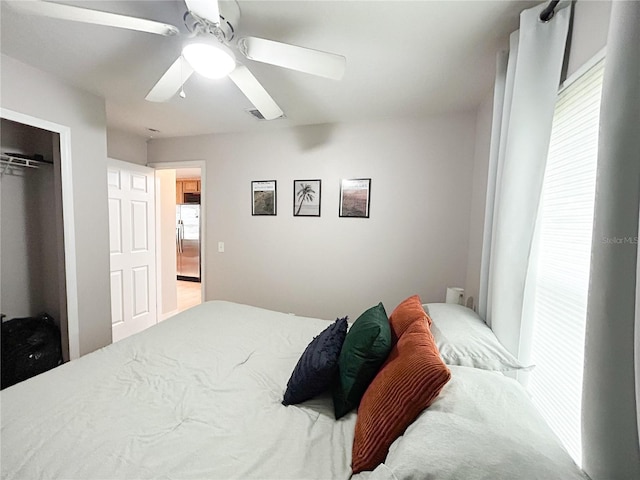 312 W Hull Ave, Oakland, FL 34760 - bedroom featuring stainless steel fridge, ceiling fan, and a closet
