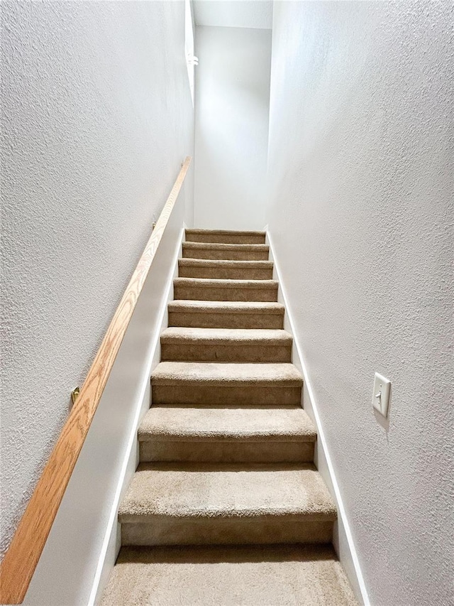 312 W Hull Ave, Oakland, FL 34760 - stairway with a textured wall