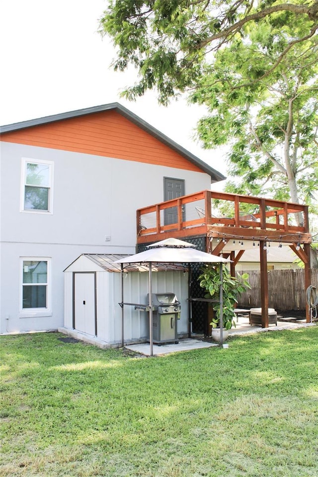 312 W Hull Ave, Oakland, FL 34760 - back of property with stucco siding, a shed, and a patio