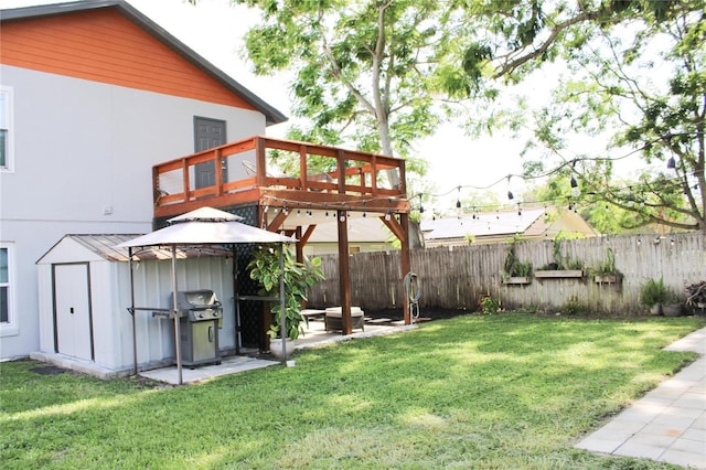 312 W Hull Ave, Oakland, FL 34760 - view of yard featuring a wooden deck, a gazebo, and a patio