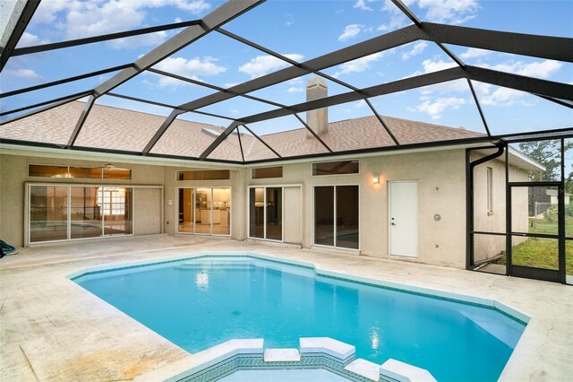 924 Texas St, Englewood, FL 34223 - view of swimming pool with a pool with connected hot tub, a patio, ceiling fan, and a lanai