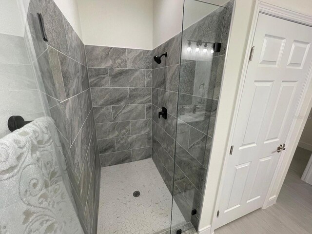 10153 Wildcat St, Port Charlotte, FL 33981 - bathroom with a tile shower