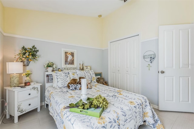 6935 Runner Oak Dr, Wesley Chapel, FL 33545 - bedroom with a closet and light tile patterned floors