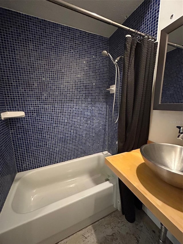 62 W Colonial Dr Unit 302, Orlando, FL 32801 - bathroom with shower / bathtub combination with curtain and a sink