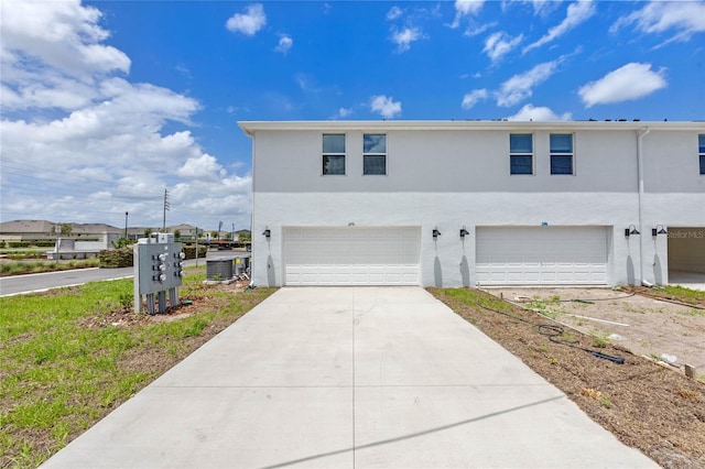 5625 Brosnan Rd, Saint Cloud, FL 34771 - view of front of home featuring stucco siding, a garage, and concrete driveway