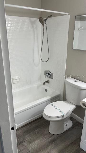 2776 Curry Ford Rd Ge, Unit Ge, Orlando, FL 32806 - full bathroom featuring wood finished floors and bathtub / shower combination
