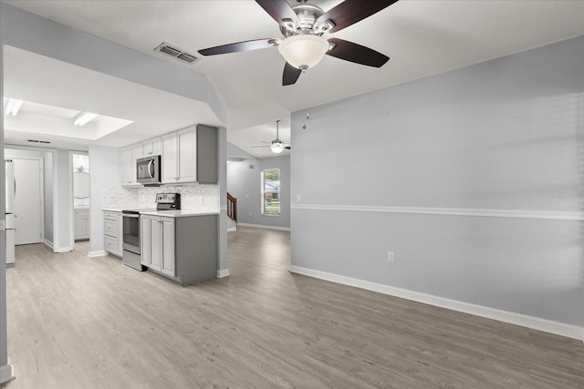 2751 Wentworth Pl, Cocoa, FL 32926 - kitchen featuring appliances with stainless steel finishes, a ceiling fan, light wood-style flooring, and gray cabinets