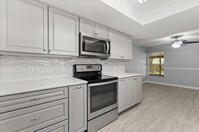 2751 Wentworth Pl, Cocoa, FL 32926 - kitchen with appliances with stainless steel finishes, tasteful backsplash, light countertops, and a ceiling fan