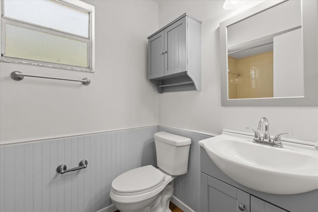 2751 Wentworth Pl, Cocoa, FL 32926 - full bath featuring wainscoting and vanity