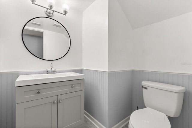 2751 Wentworth Pl, Cocoa, FL 32926 - bathroom featuring a wainscoted wall and vanity
