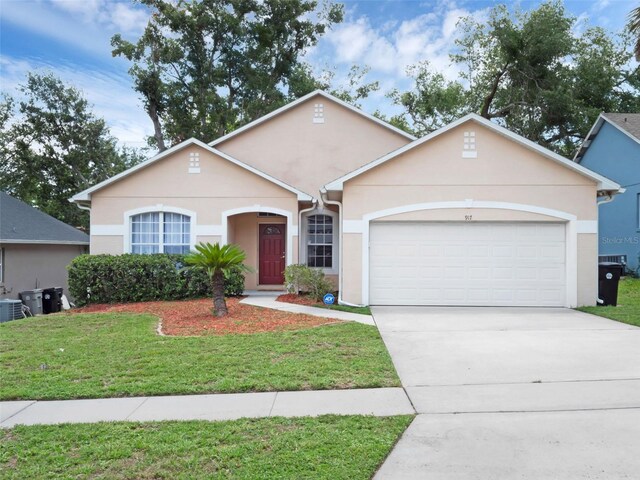 917 Dekleva Dr, Apopka, FL 32712 - view of front of property featuring stucco siding, an attached garage, a front yard, and concrete driveway