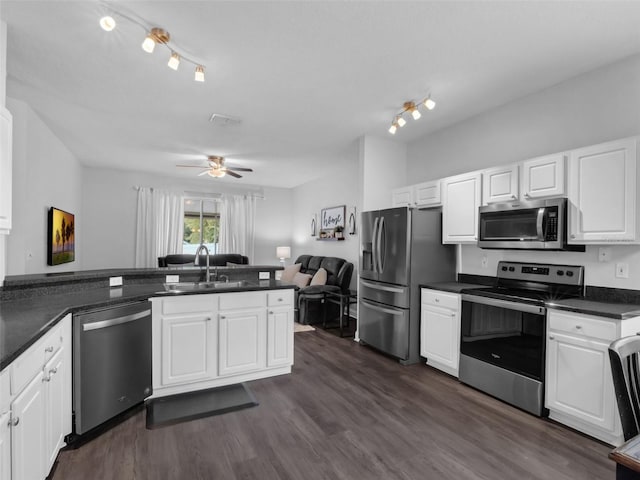 917 Dekleva Dr, Apopka, FL 32712 - kitchen featuring stainless steel appliances, a sink, dark countertops, and white cabinets