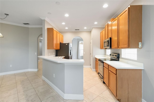 11322 Rapallo Ln, Windermere, FL 34786 - kitchen with appliances with stainless steel finishes, arched walkways, ornamental molding, a peninsula, and light countertops