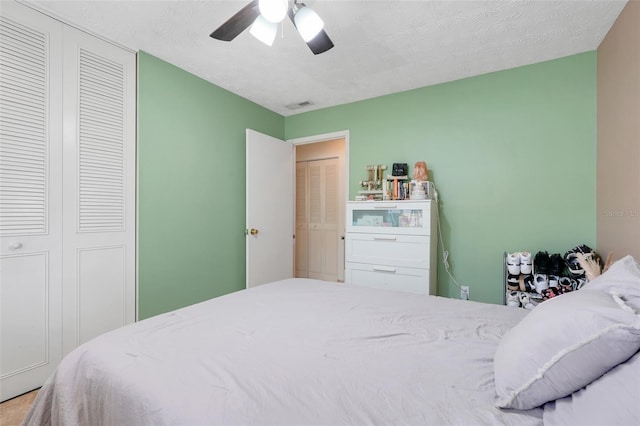 5323 Hansel Ave Unit E14, Orlando, FL 32809 - bedroom featuring a closet, ceiling fan, and a textured ceiling