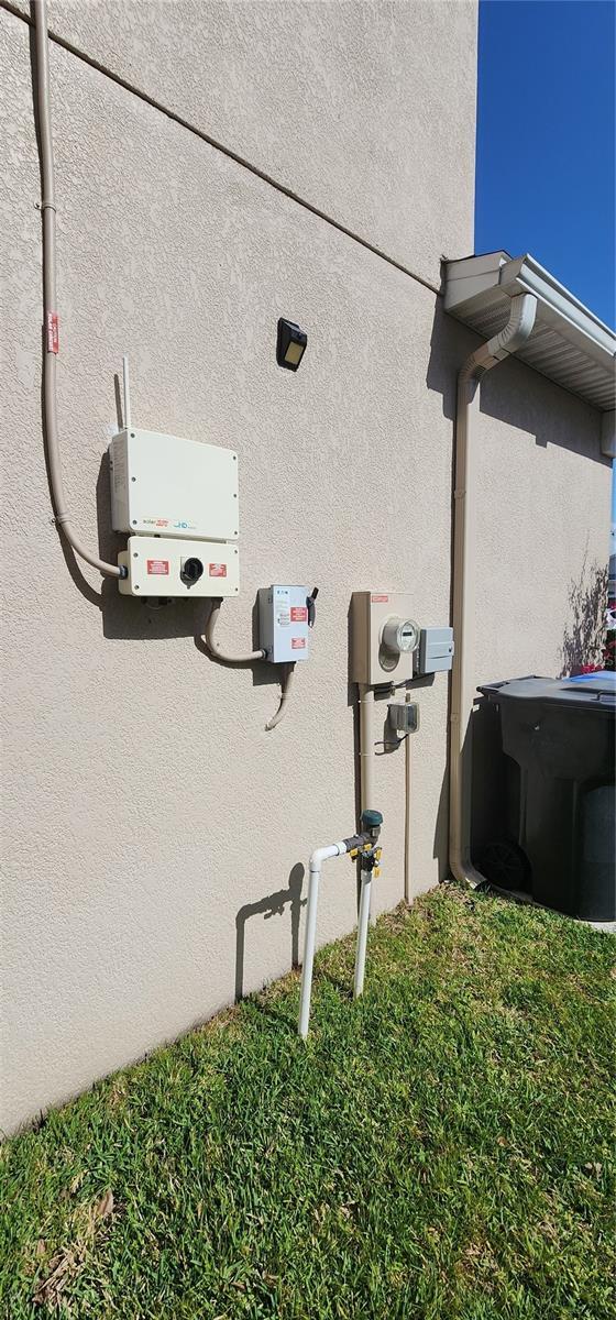 7620 Tangle Rush Dr, Gibsonton, FL 33534 - exterior view of related energy utilities and stucco siding