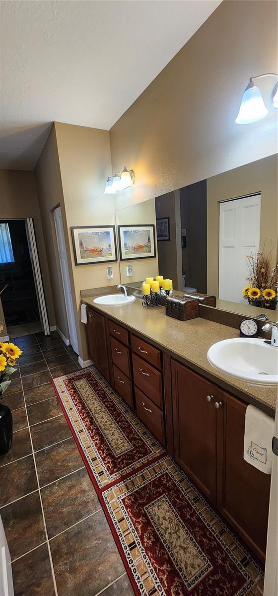 7620 Tangle Rush Dr, Gibsonton, FL 33534 - full bath with double vanity, tile patterned flooring, and baseboards