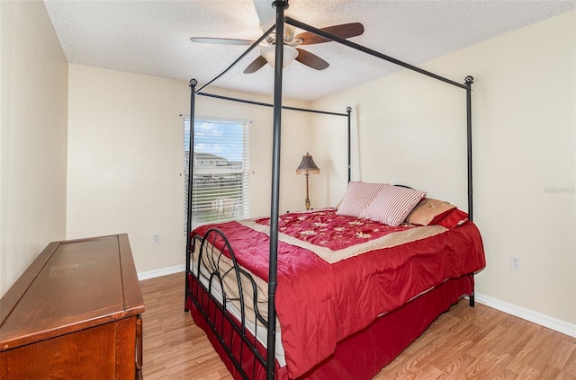 16012 Lanesboro Ct, Clermont, FL 34711 - bedroom featuring light wood-style flooring, a textured ceiling, baseboards, and ceiling fan