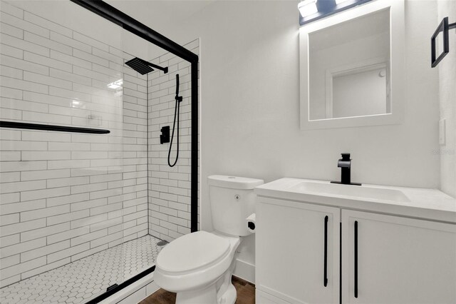 324 James Pl, Saint Cloud, FL 34769 - bathroom featuring toilet, vanity, tiled shower, and wood finished floors