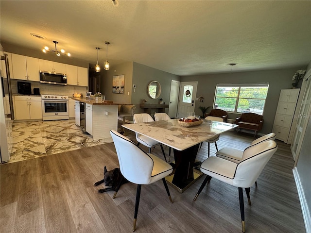 3702 Mirror Lake Dr, Apopka, FL 32703 - dining space featuring light wood-style flooring and a textured ceiling