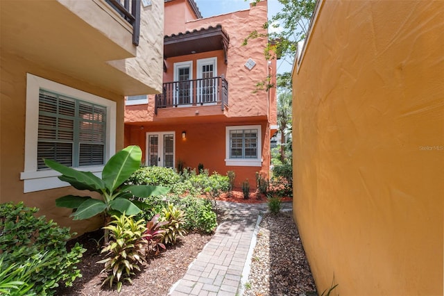 602 E Livingston St Unit 3, Orlando, FL 32803 - view of yard with french doors and a balcony