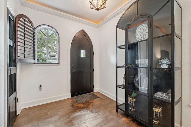 602 E Livingston St Unit 3, Orlando, FL 32803 - entrance foyer featuring arched walkways, ornamental molding, and baseboards