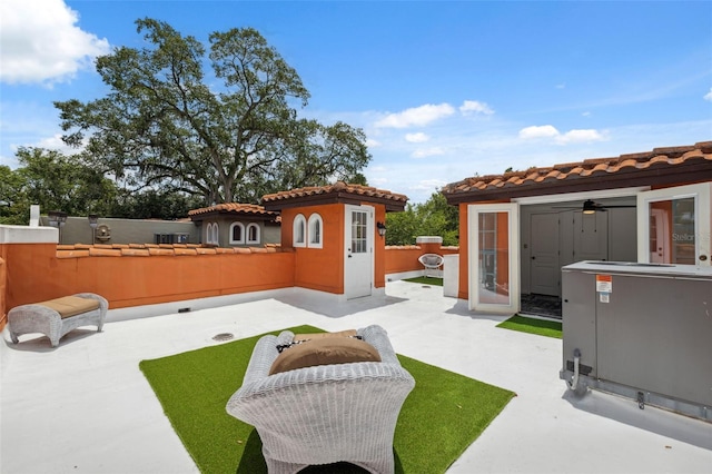 602 E Livingston St Unit 3, Orlando, FL 32803 - view of yard with a patio area, an outbuilding, and a ceiling fan