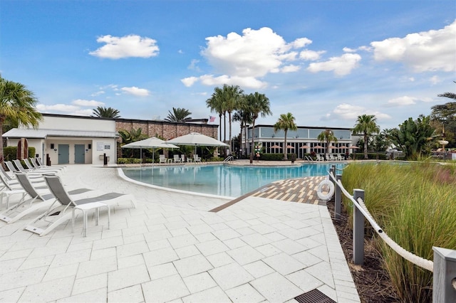 746 Longboat Dr, Davenport, FL 33896 - community pool with a patio area