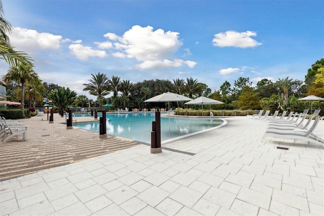 746 Longboat Dr, Davenport, FL 33896 - community pool with a patio