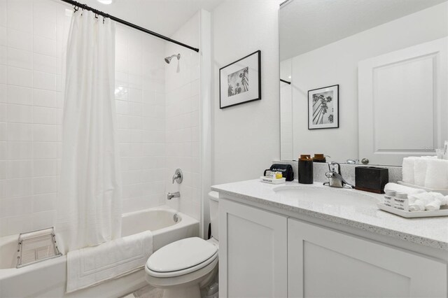 746 Longboat Dr, Davenport, FL 33896 - bathroom featuring vanity and shower / bath combo with shower curtain
