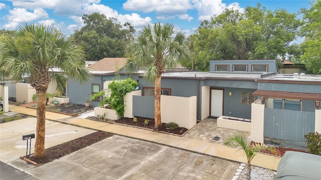 2541 Leeward Way, Winter Park, FL 32792 - view of front of home with a fenced front yard and a gate