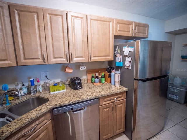 952 Courtyard Ln Unit 41, Orlando, FL 32825 - kitchen featuring stainless steel appliances, a sink, light tile patterned floors, and light stone counters