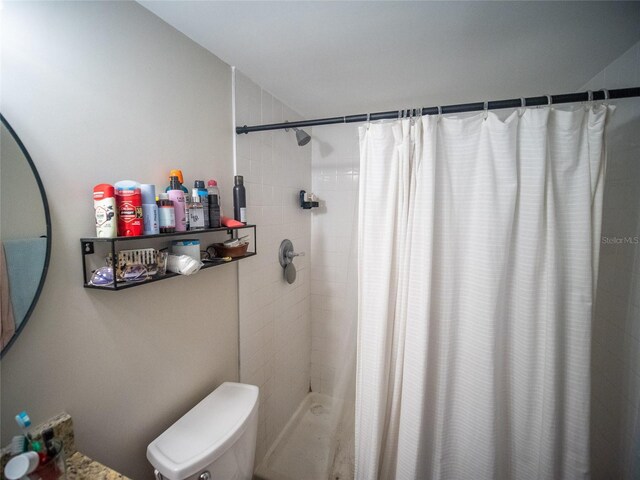 952 Courtyard Ln Unit 41, Orlando, FL 32825 - bathroom with tiled shower and toilet