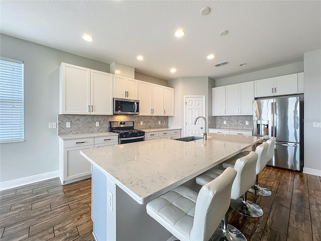 1540 Orange Valley Rdg, Ocoee, FL 34761 - kitchen featuring stainless steel appliances, a sink, dark wood-style flooring, baseboards, and recessed lighting