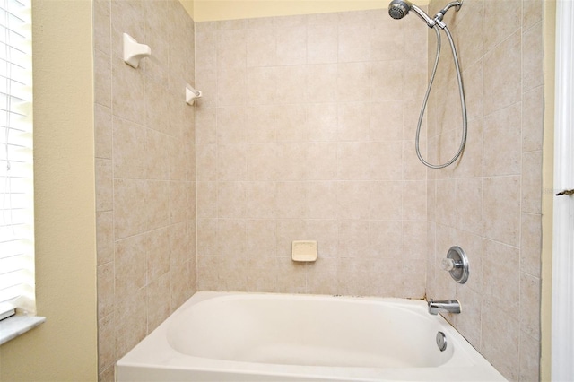 1086 Wickerwood St, Ocoee, FL 34761 - full bath featuring shower / bath combination