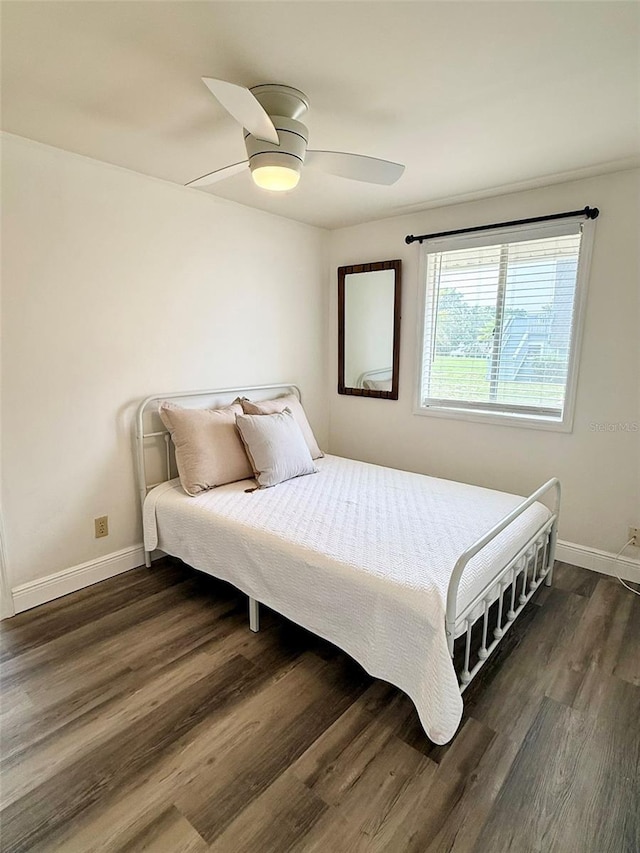 10301 US Highway 27 Unit 34, Clermont, FL 34711 - bedroom featuring dark wood finished floors, baseboards, and a ceiling fan