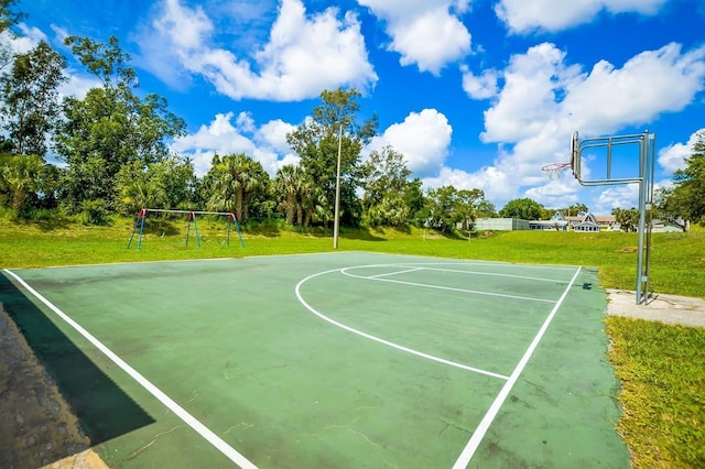 10301 US Highway 27 Unit 34, Clermont, FL 34711 - view of basketball court with community basketball court and a yard