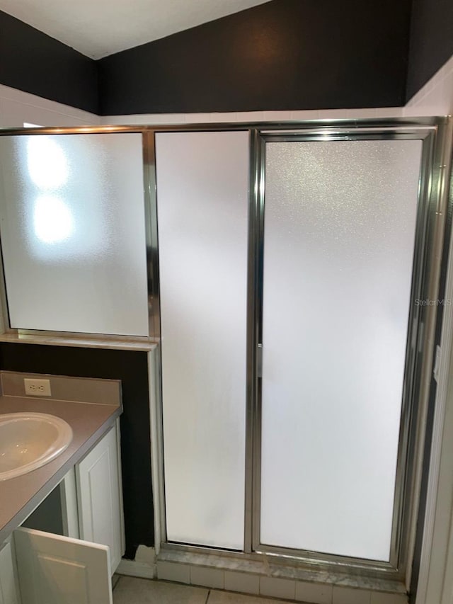 11236 Rouse Run Cir, Orlando, FL 32817 - full bathroom featuring a stall shower and vanity