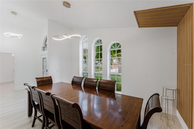 10001 Newington Dr, Orlando, FL 32836 - dining area featuring baseboards, light wood-type flooring, and a chandelier