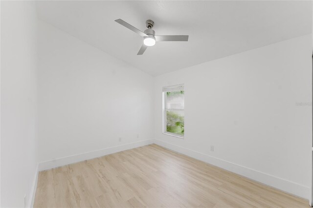 10001 Newington Dr, Orlando, FL 32836 - empty room with light wood-style floors, vaulted ceiling, a ceiling fan, and baseboards