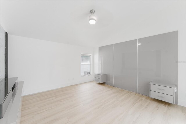 10001 Newington Dr, Orlando, FL 32836 - unfurnished bedroom featuring light wood-type flooring and a closet
