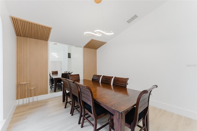 10001 Newington Dr, Orlando, FL 32836 - dining room featuring light wood-style flooring, a chandelier, and baseboards